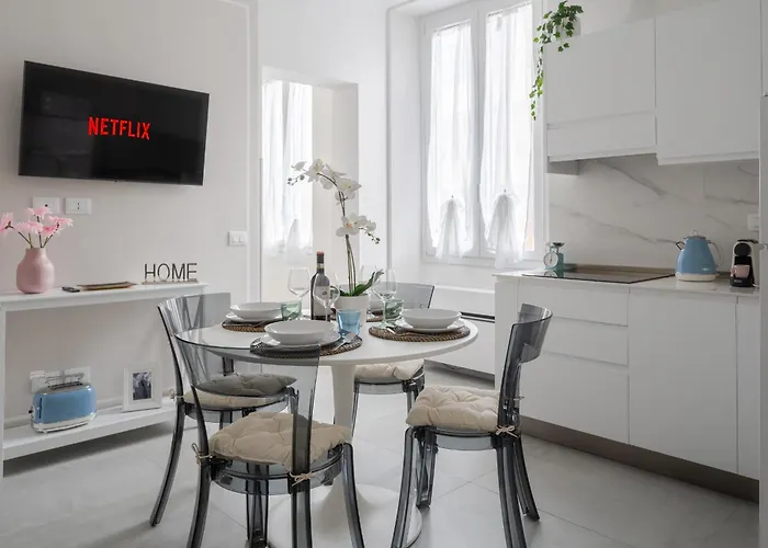 Via Ponte Alle Mosse, 19 - Florence Charming Apartments - A Chic, Newly Renovated Apartment Near Tram Leopolda, A Few Min From Downtown